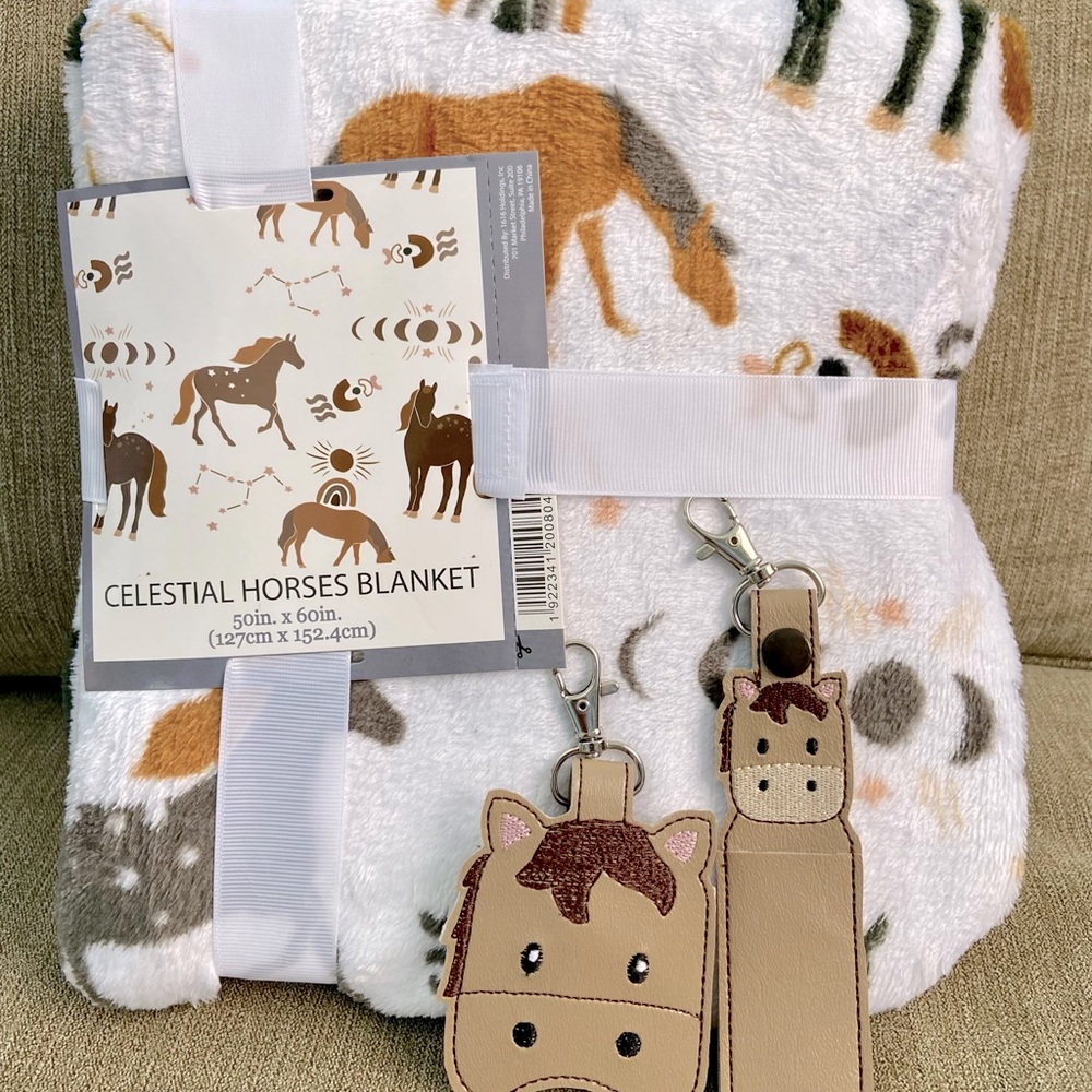 Horse blanket and two horse pocket clips/ all NEW